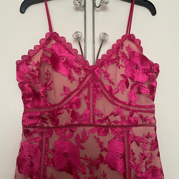 Women’s Lace Dress - Picture 5 of 10